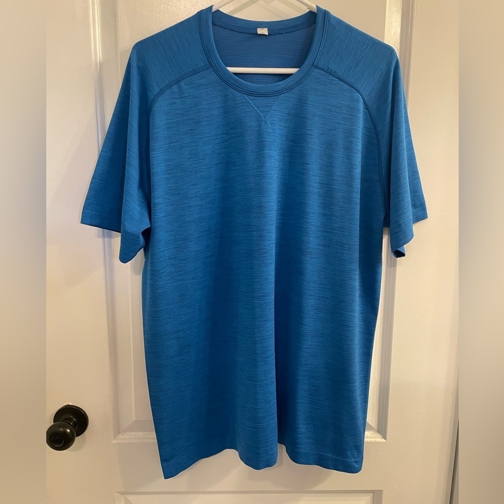 Lululemon Metal Vent Tech Short Sleeve Riviera
Blue XL